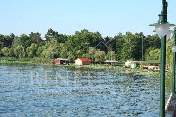 Teren pe malul lacului Snagov, in Vladiceasca.