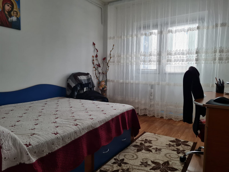 Apartament 4 camere, centrala proprie