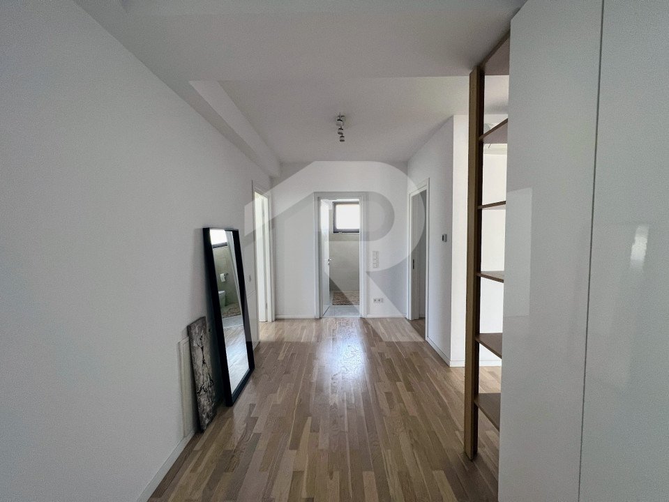 Penthouse tip duplex Pipera, 2 locuri de parcare, 5 camere, terasa 40 mp