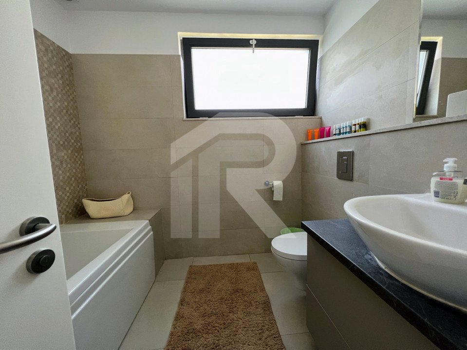 Penthouse tip duplex Pipera, 2 locuri de parcare, 5 camere, terasa 40 mp