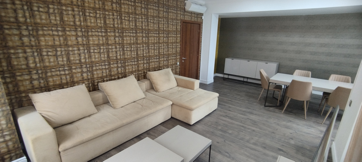 Inchiriere apartament lux 3 camere+2 locuri parcare subterane Laguna Residence