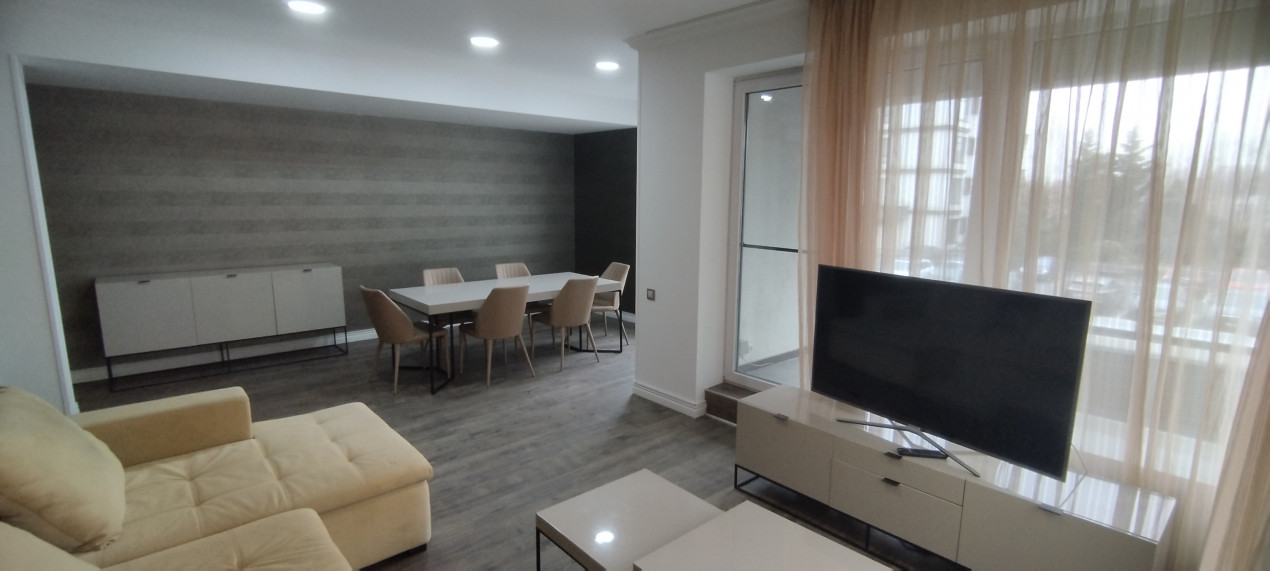 Inchiriere apartament lux 3 camere+2 locuri parcare subterane Laguna Residence