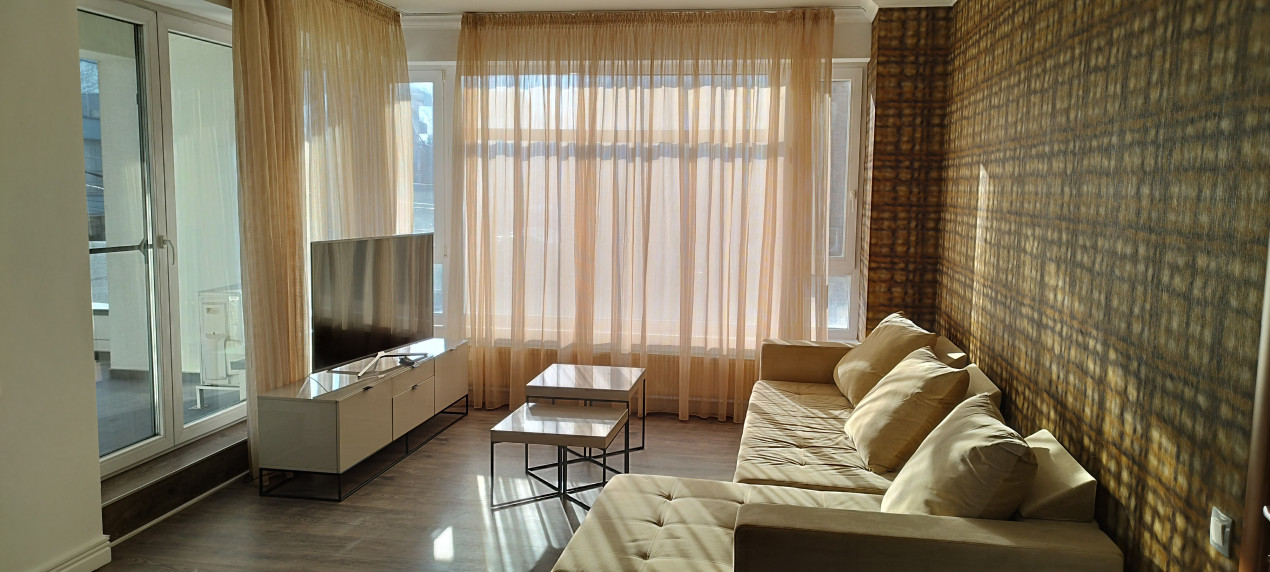 Inchiriere apartament lux 3 camere+2 locuri parcare subterane Laguna Residence