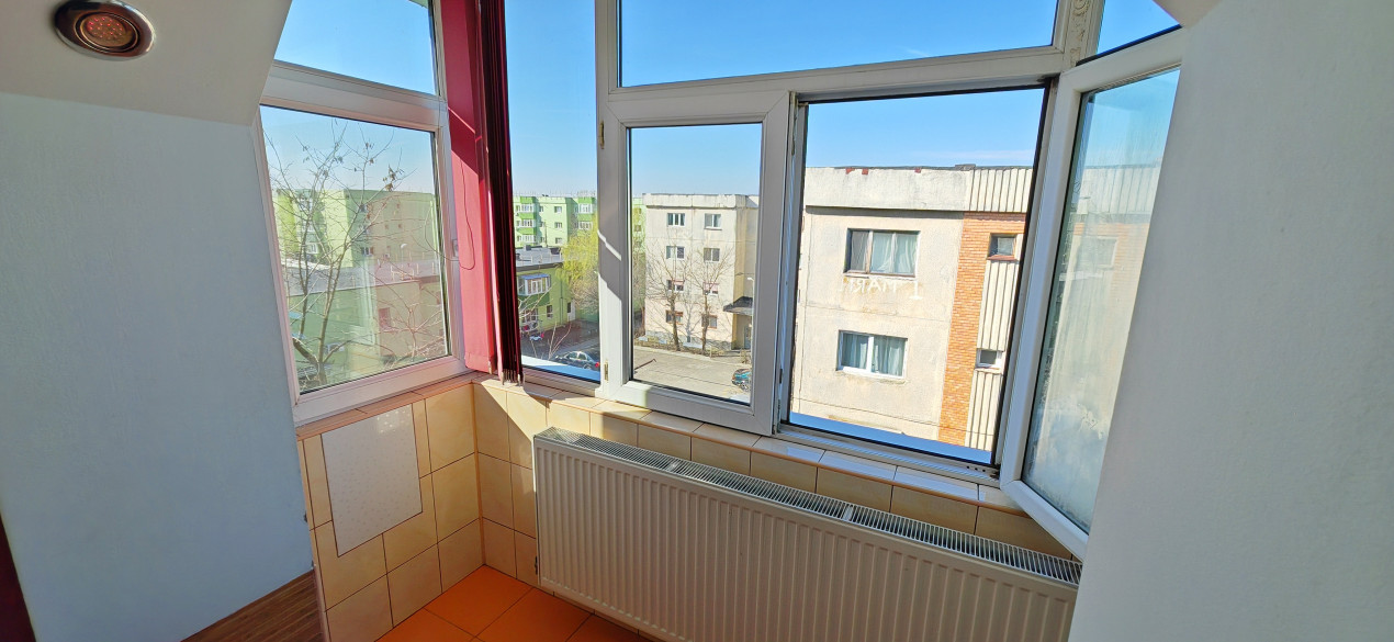 Apartament 4 camere 98 mp com.1 Decembrie