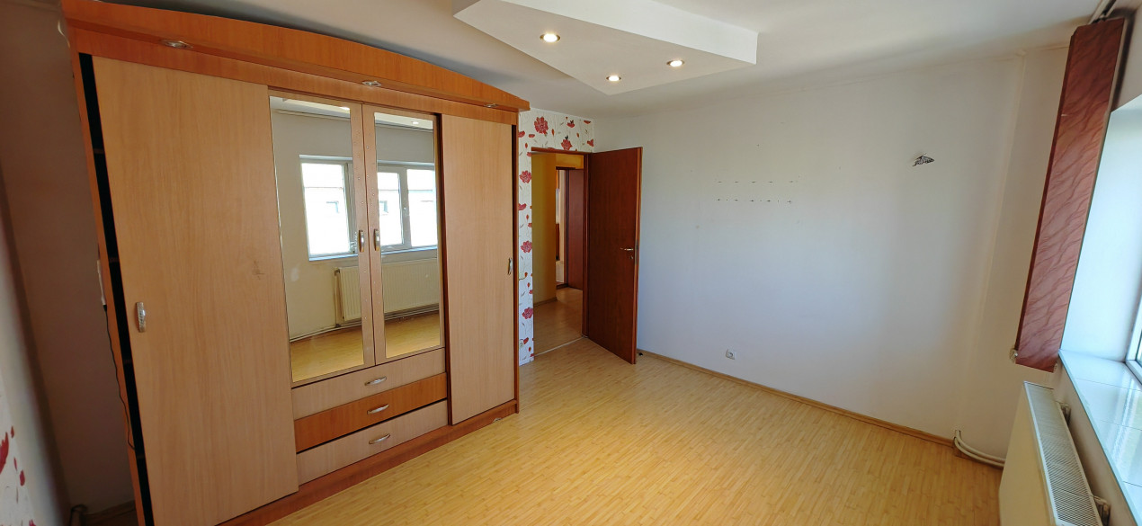 Apartament 4 camere 98 mp com.1 Decembrie