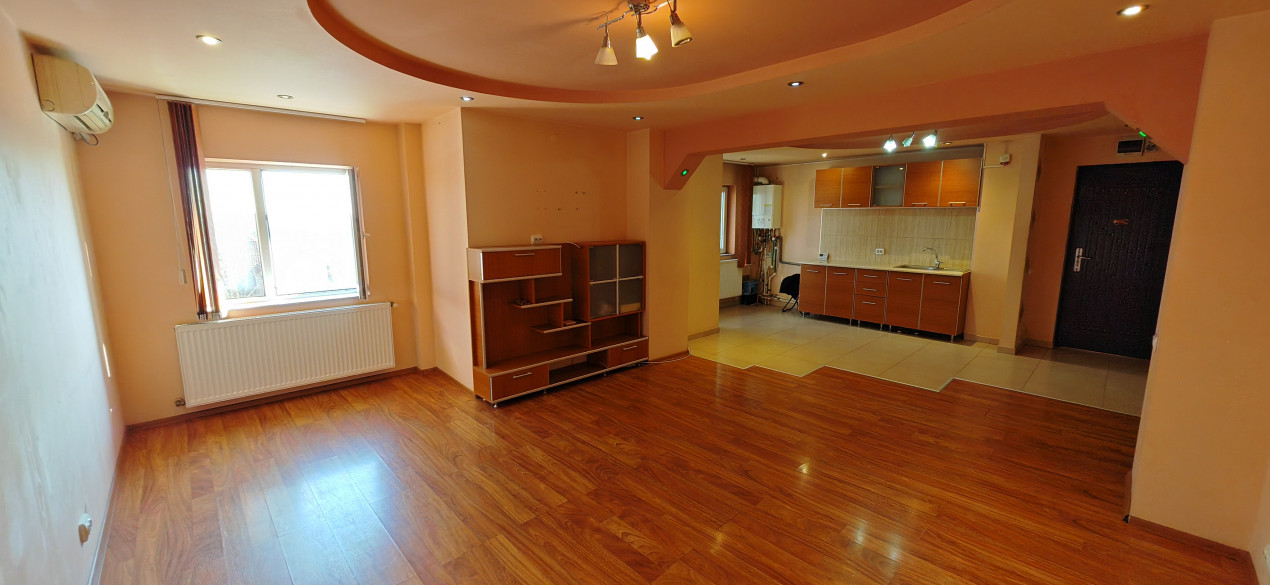 Apartament 4 camere 98 mp com.1 Decembrie