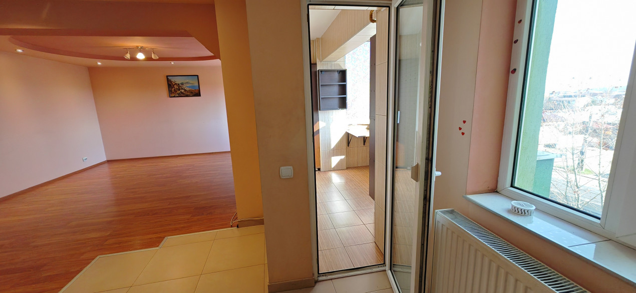 Apartament 4 camere 98 mp com.1 Decembrie