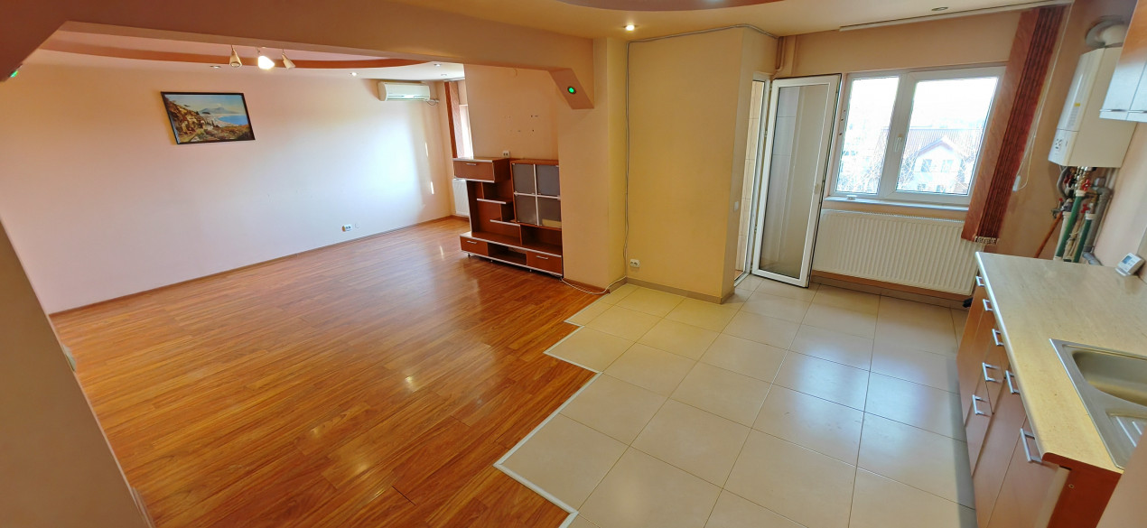 Apartament 4 camere 98 mp com.1 Decembrie