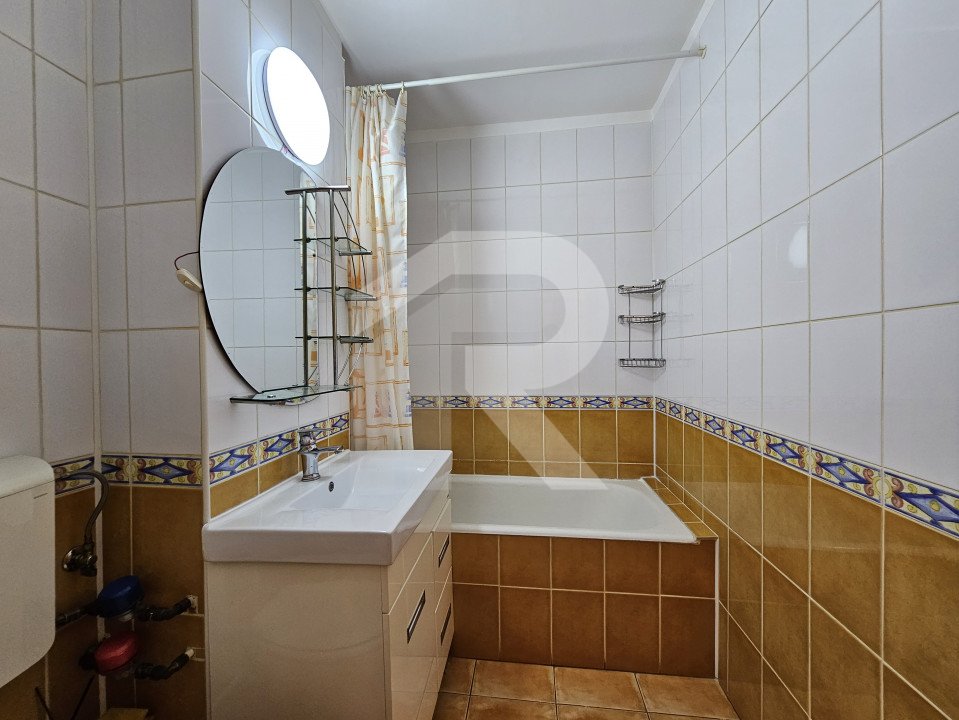 Apartament deosebit, 3 camere, 2 bai, spatios si luminos, etaj intermediar