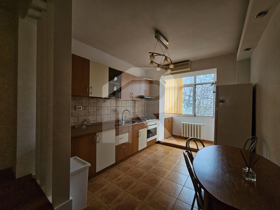 Apartament deosebit, 3 camere, 2 bai, spatios si luminos, etaj intermediar