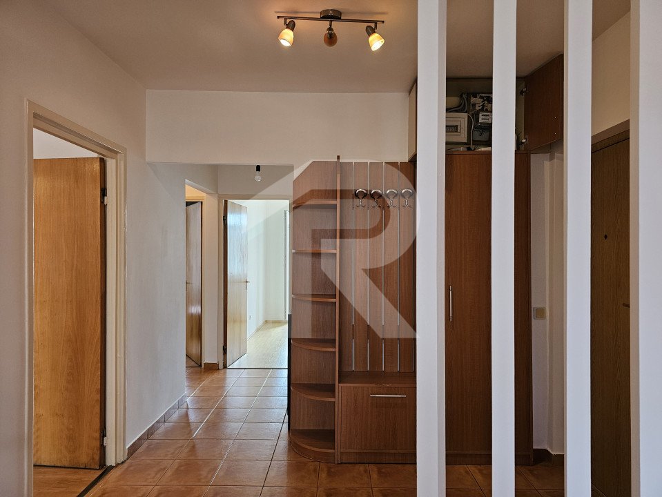 Apartament deosebit, 3 camere, 2 bai, spatios si luminos, etaj intermediar