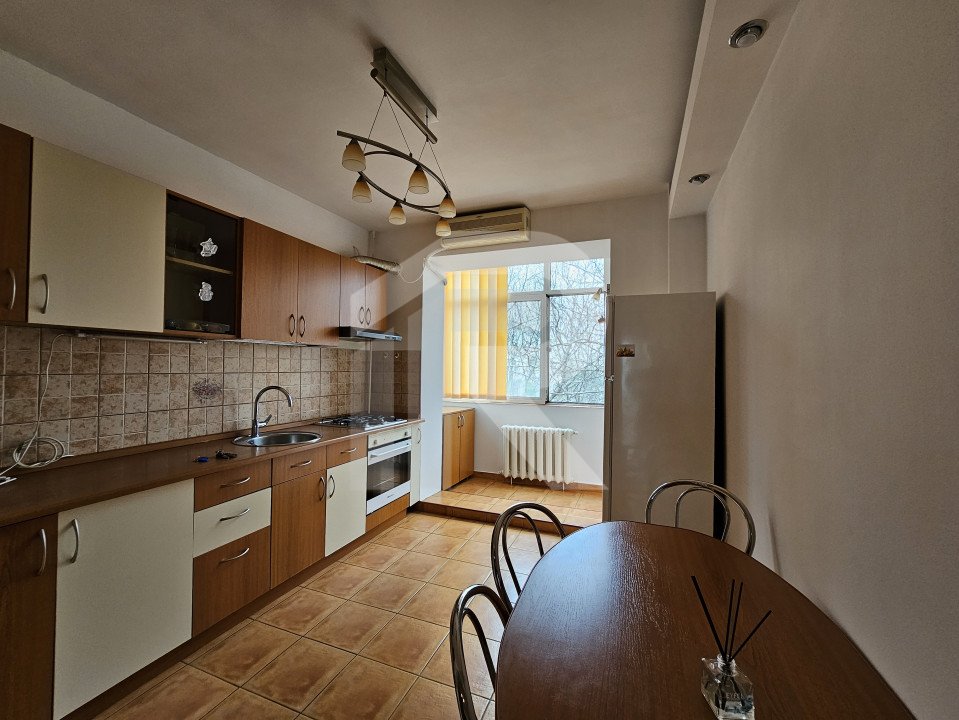 Apartament deosebit, 3 camere, 2 bai, spatios si luminos, etaj intermediar