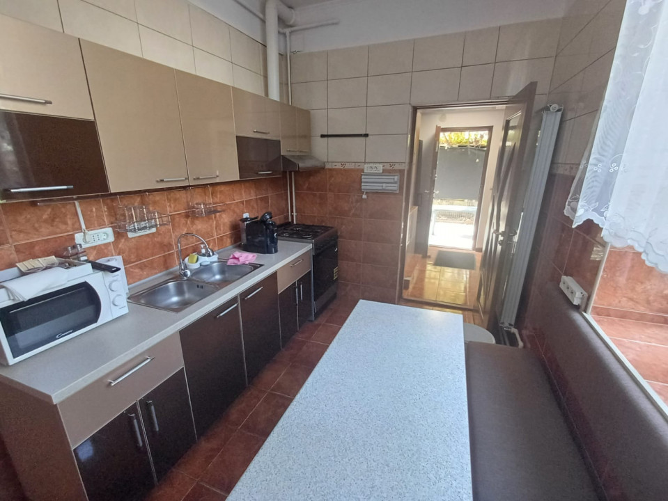 Apartament 3 camere la parter in vila + curte  Turturelelor Unirii Matei Basarab