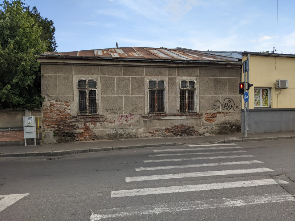 Casa 4 camere ultracentral cu teren 400mp str Postei 